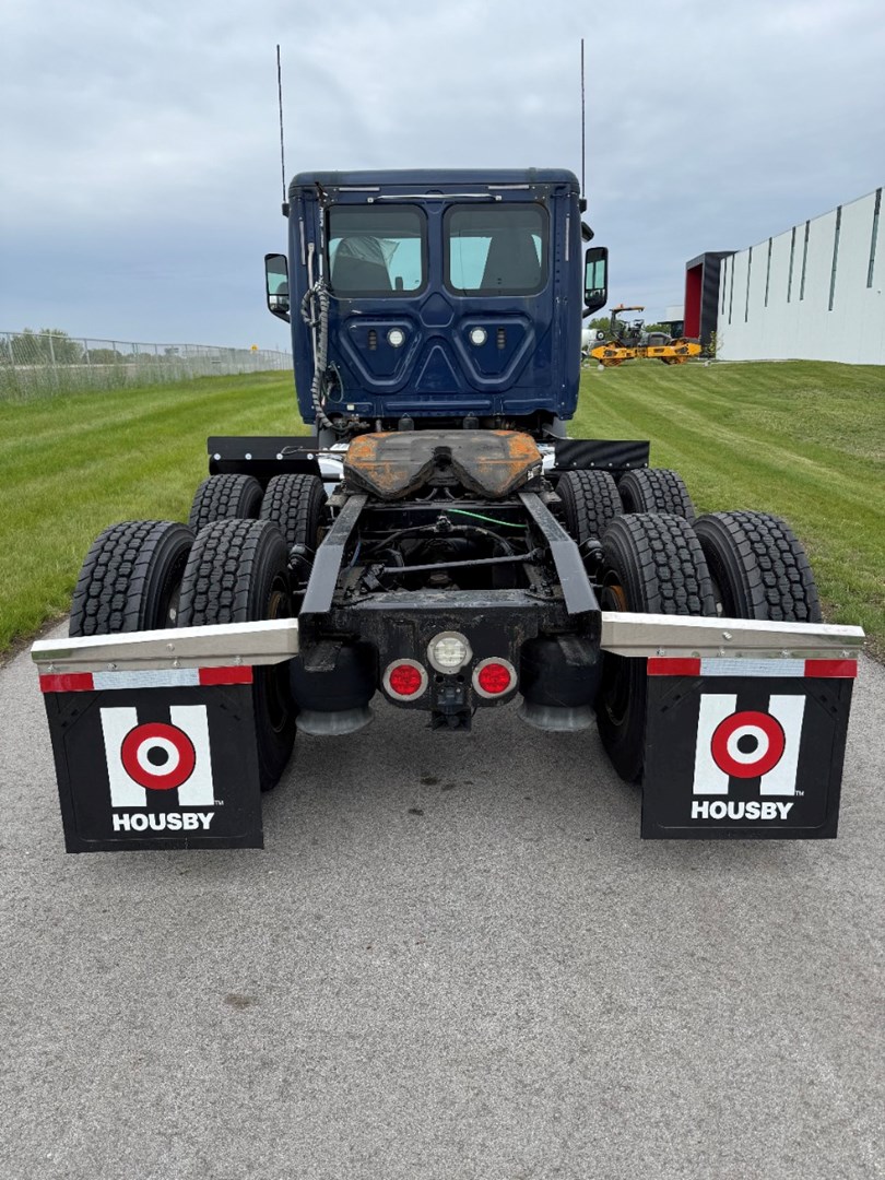 2019 FREIGHTLINER CASCADIA 113 - USED TRUCKS DAY CAB - image 5